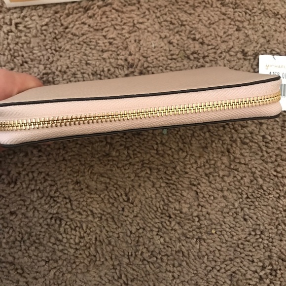 Light pink Michael Kors wallet - Picture 4 of 6